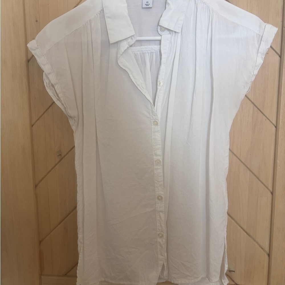 Women's White Button-Down Sleeveless Blouse
